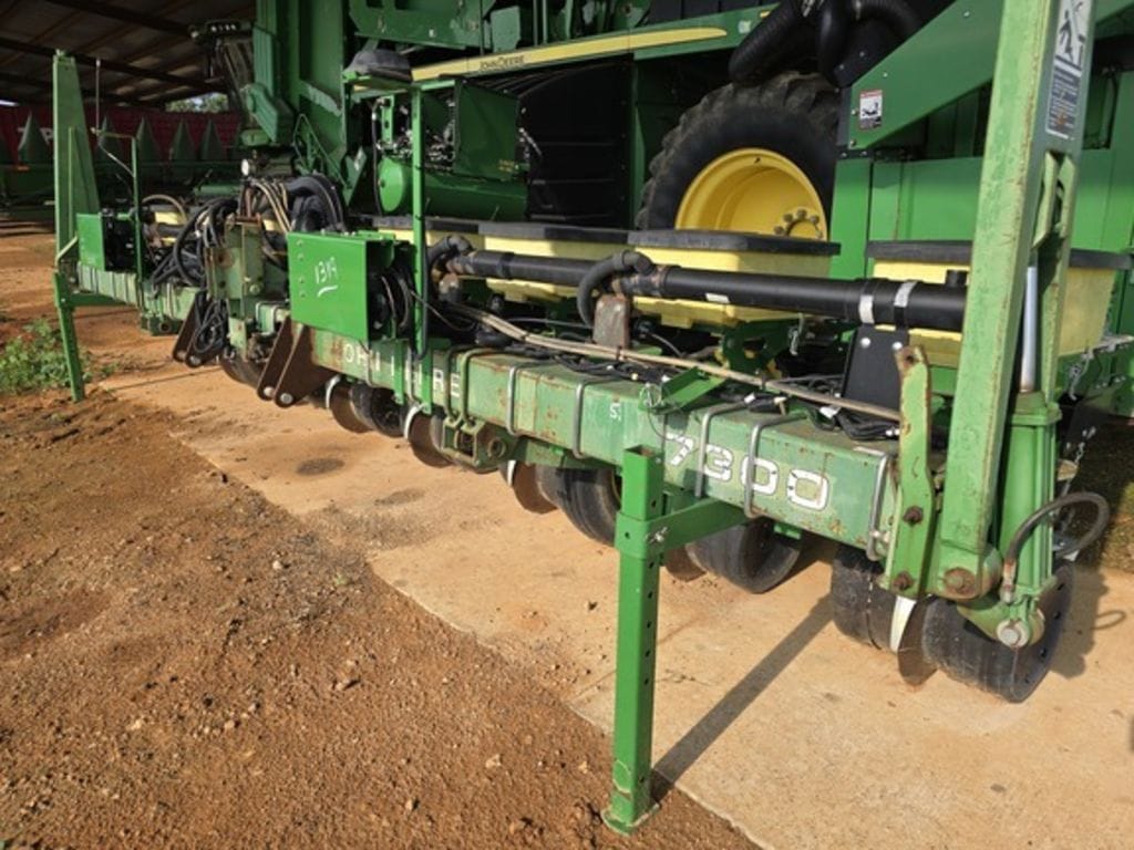 2024 John Deere 7300 Equipment Image0