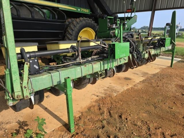 Image of John Deere 7300 equipment image 2