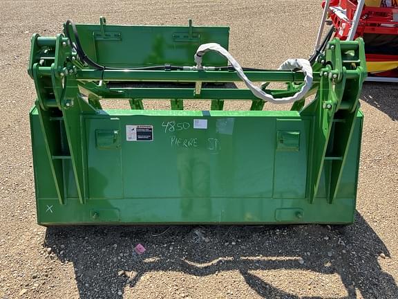 Image of John Deere Bucket Grapple equipment image 1