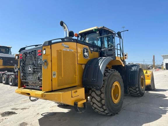 Image of John Deere 744P equipment image 4