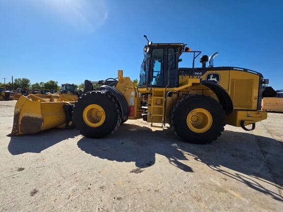 Image of John Deere 744P equipment image 2