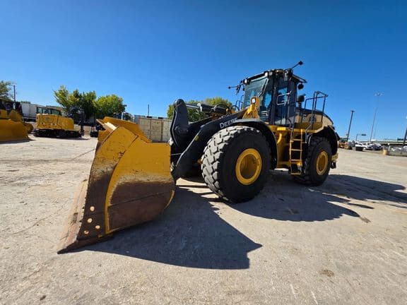 Image of John Deere 744P equipment image 1