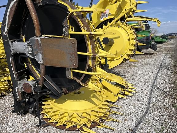 Image of John Deere 770 equipment image 1