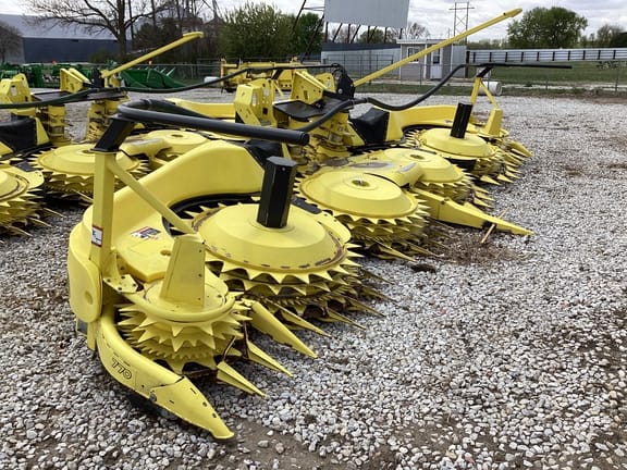 2024 John Deere 770 Equipment Image0