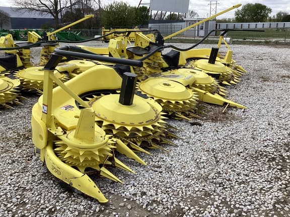 Image of John Deere 770 Primary image