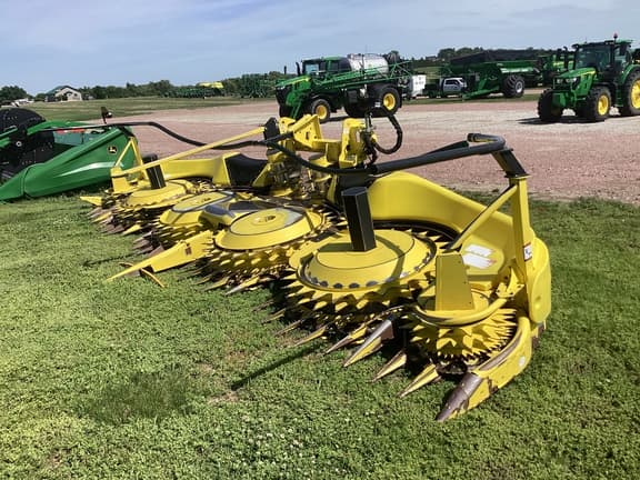 Image of John Deere 770 Primary image