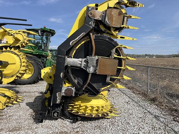 Image of John Deere 770 equipment image 1