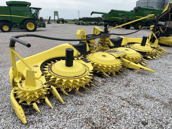 Image of John Deere 770 equipment image 1