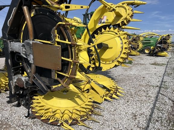 2024 John Deere 770 Equipment Image0