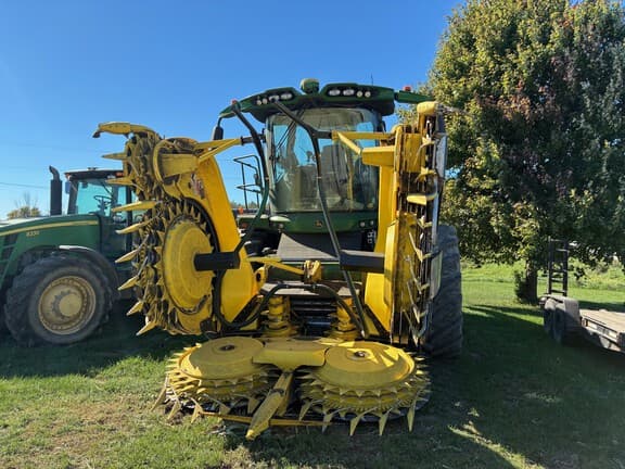 Image of John Deere 770 equipment image 1