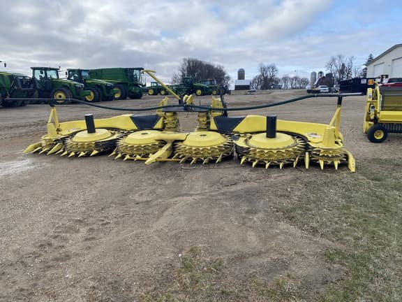 Image of John Deere 770 equipment image 1