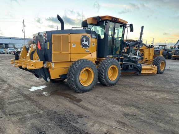Image of John Deere 770G equipment image 4