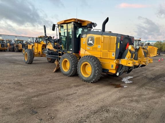 Image of John Deere 770G equipment image 2