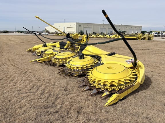 2024 John Deere 772 Equipment Image0