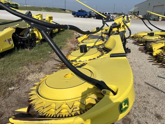 Image of John Deere 772 equipment image 1
