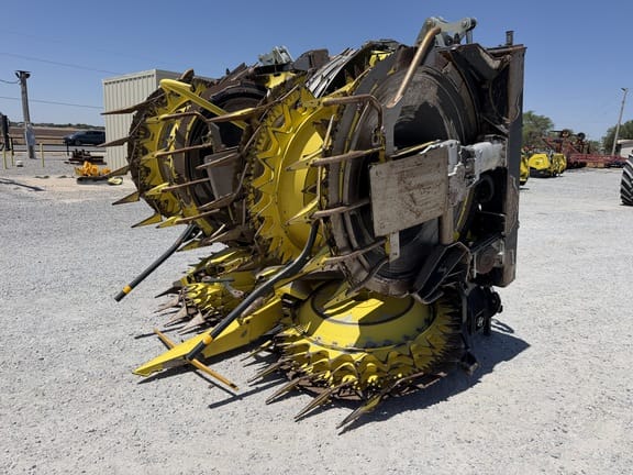 2024 John Deere 772 Equipment Image0