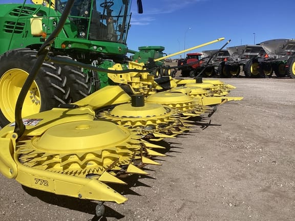 2024 John Deere 772 Equipment Image0