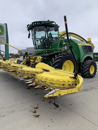 2024 John Deere 772 Equipment Image0