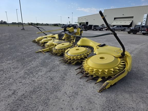 2024 John Deere 772 Equipment Image0