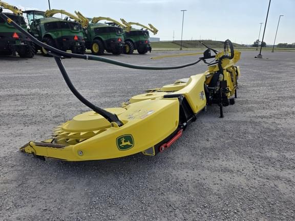 Image of John Deere 772 equipment image 1