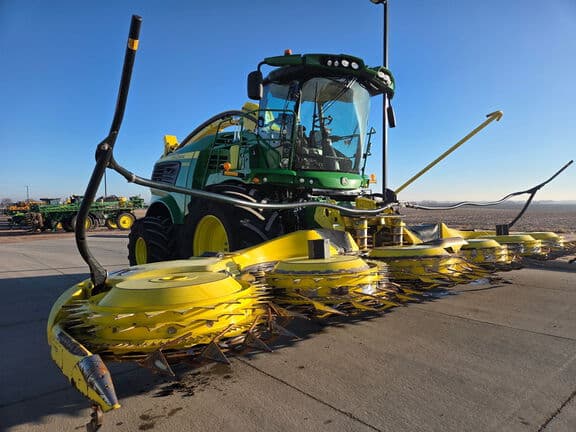 Image of John Deere 772 equipment image 1