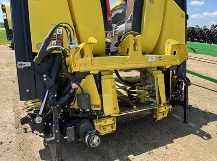 2024 John Deere 772 Equipment Image0