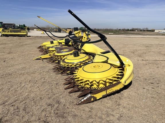 2024 John Deere 772 Equipment Image0