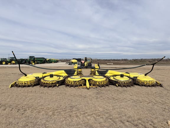 2024 John Deere 772 Equipment Image0