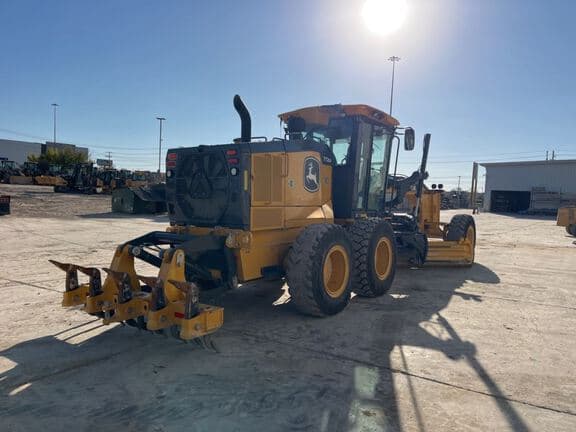 Image of John Deere 772G equipment image 4