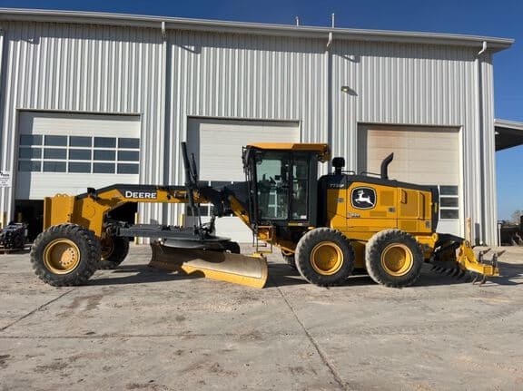 Image of John Deere 772G equipment image 1