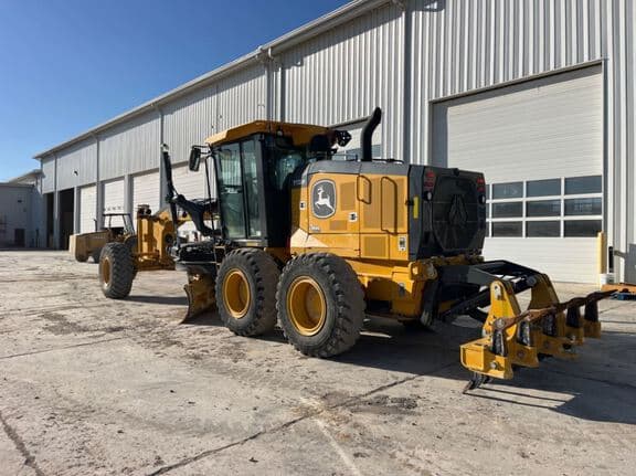 Image of John Deere 772G equipment image 2