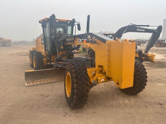 Image of John Deere 772G equipment image 1