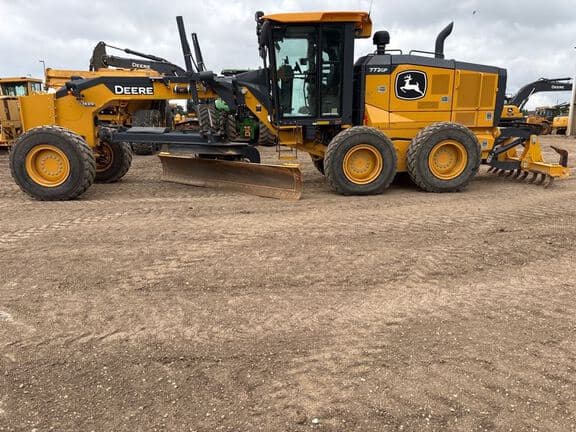 Image of John Deere 772G equipment image 1