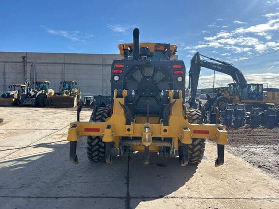Image of John Deere 772G equipment image 3