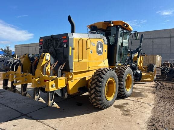 Image of John Deere 772G equipment image 4