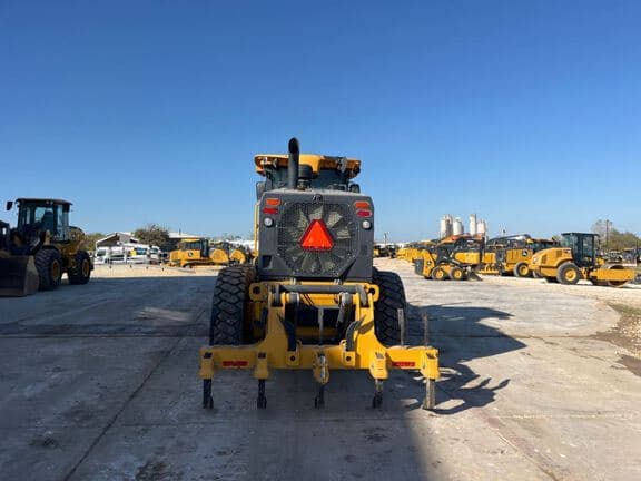 Image of John Deere 772G equipment image 3