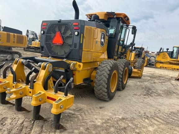 Image of John Deere 772G equipment image 4