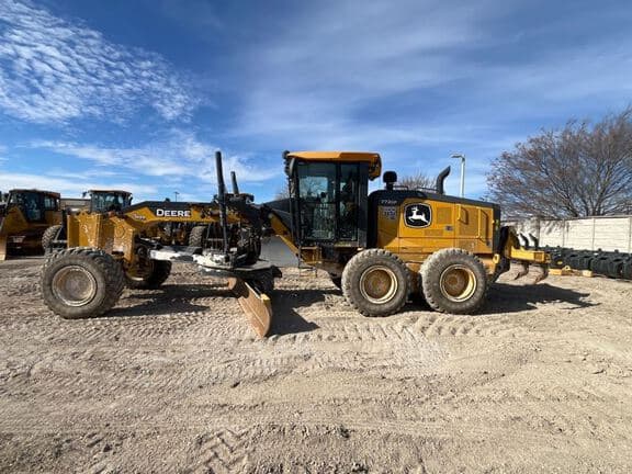 Image of John Deere 772G equipment image 1