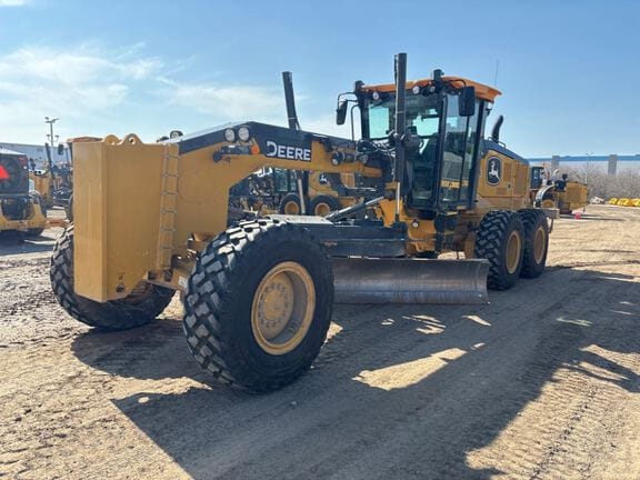 2024 John Deere 772G Equipment Image0