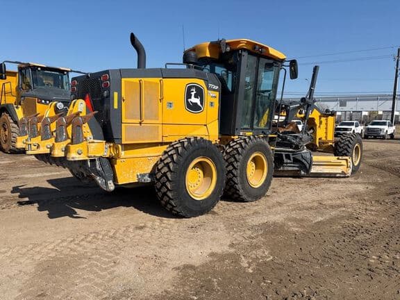Image of John Deere 772G equipment image 4