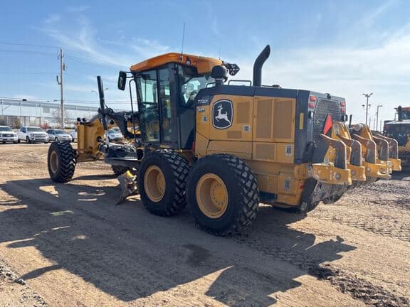 Image of John Deere 772G equipment image 2