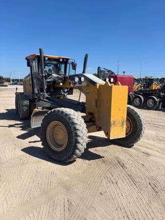 Image of John Deere 772G equipment image 4