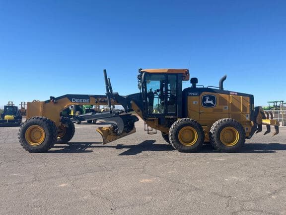 Image of John Deere 772G equipment image 1