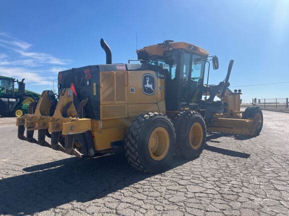 Image of John Deere 772G equipment image 4