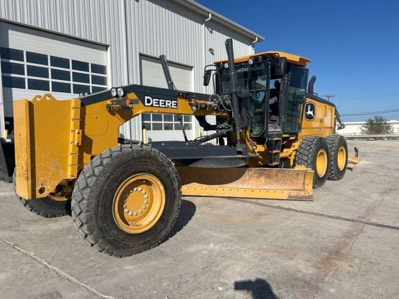 2024 John Deere 772G Equipment Image0