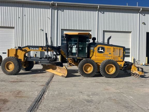 Image of John Deere 772G equipment image 1