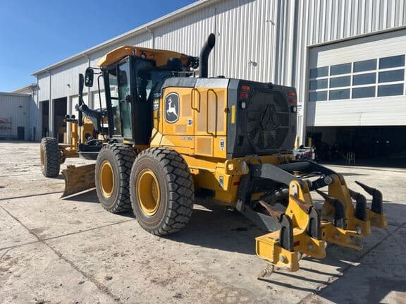 Image of John Deere 772G equipment image 2