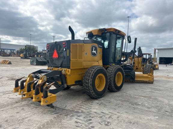 Image of John Deere 772G equipment image 4