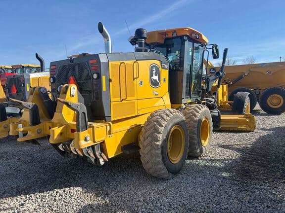 Image of John Deere 772G equipment image 4