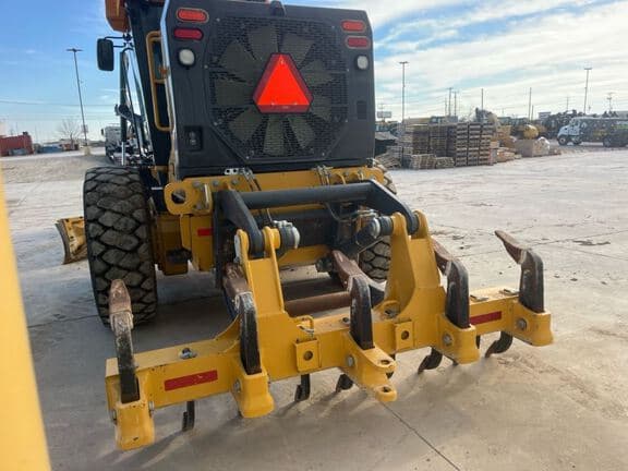 Image of John Deere 772G equipment image 3